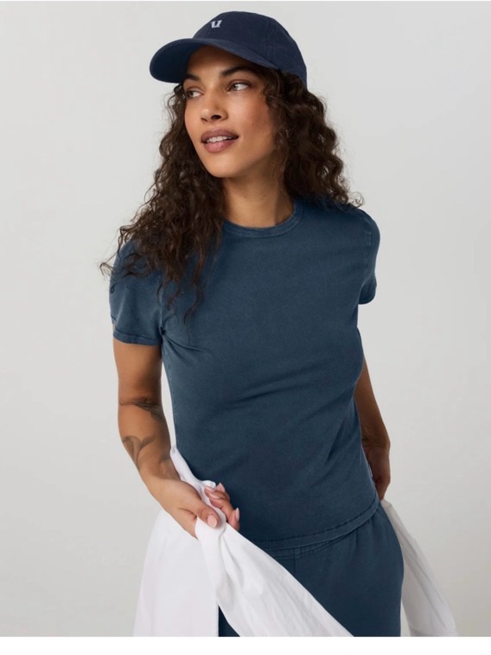 Vuori Feather weight classic tee garment dyed M